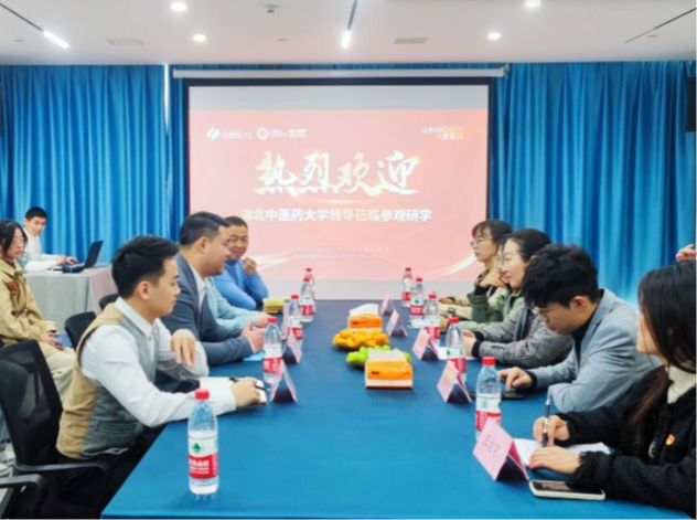 长江日报：建立产学合作、校企共建平台，这所必赢唯一官方网站促进中医药传承创新出新招